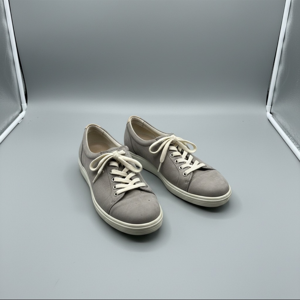 Ecco Women's Gray and Cream Low-Top Sneakers
